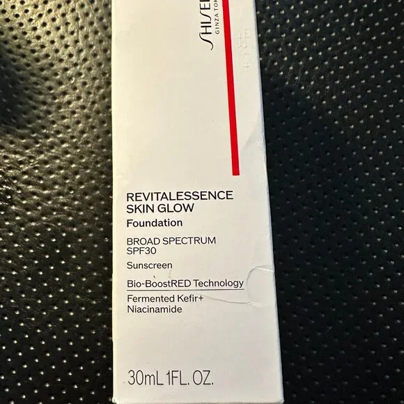 Lace/150 REVITALESSENCE SKIN GLOW Foundation SPF 30 NEW UNUSED BOXED - Picture 8 of 8